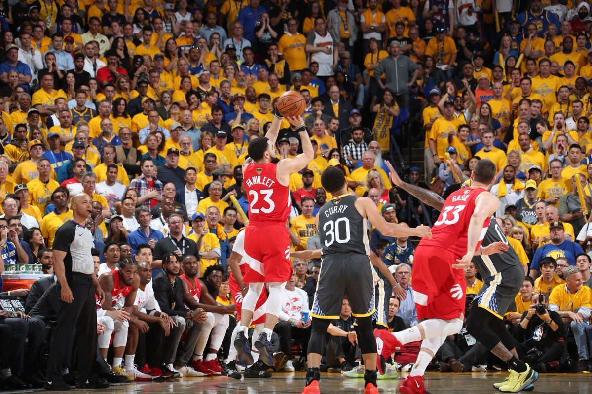 "Торонто" обыграли "Голден Стэйт" и стали чемпионами НБА: видео "Торонто" обыграли "Голден Стэйт" и стали чемпионами НБА: видео