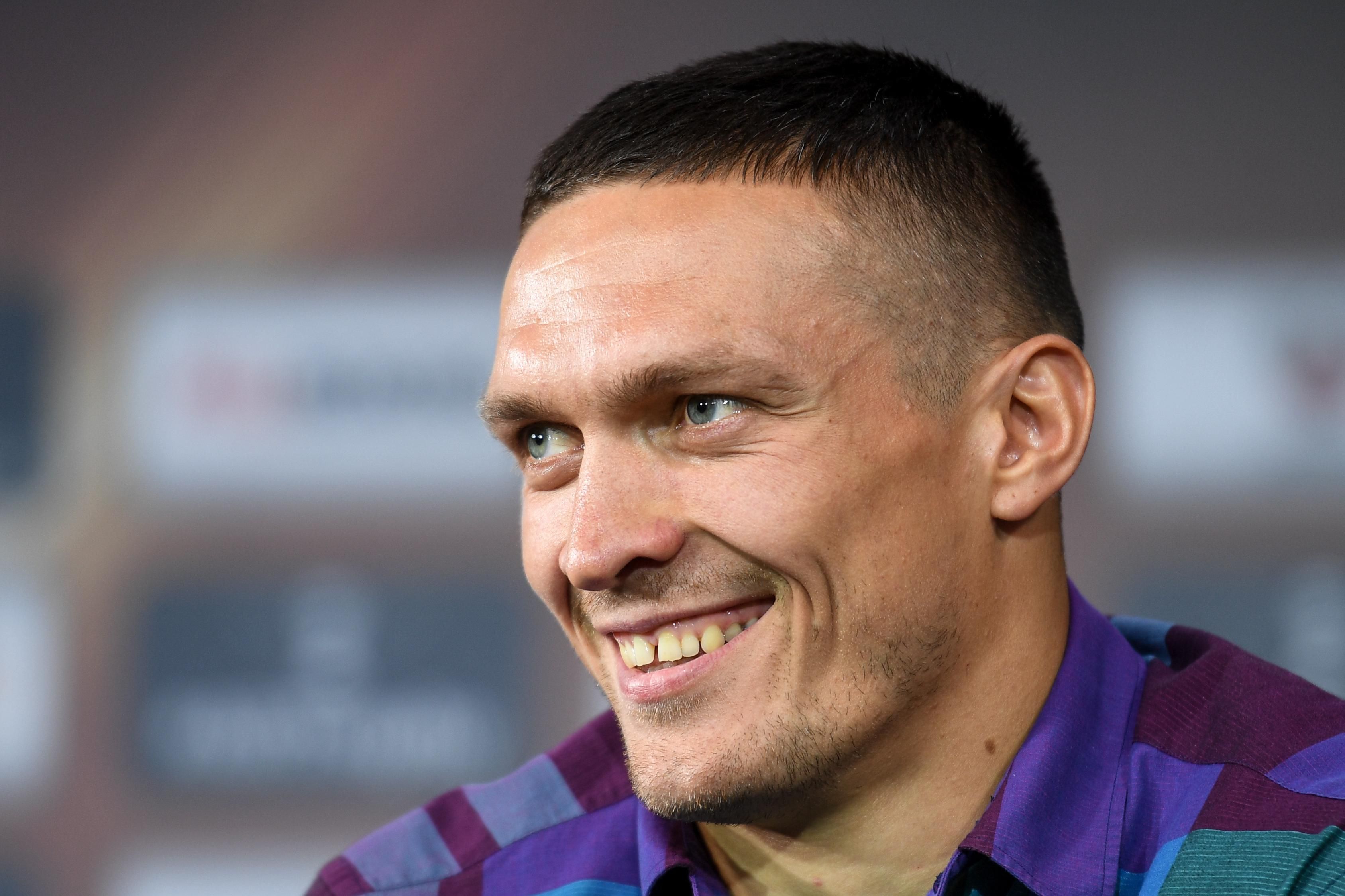 Усик официально отказался от всех поясов Усик официально отказался от всех поясов