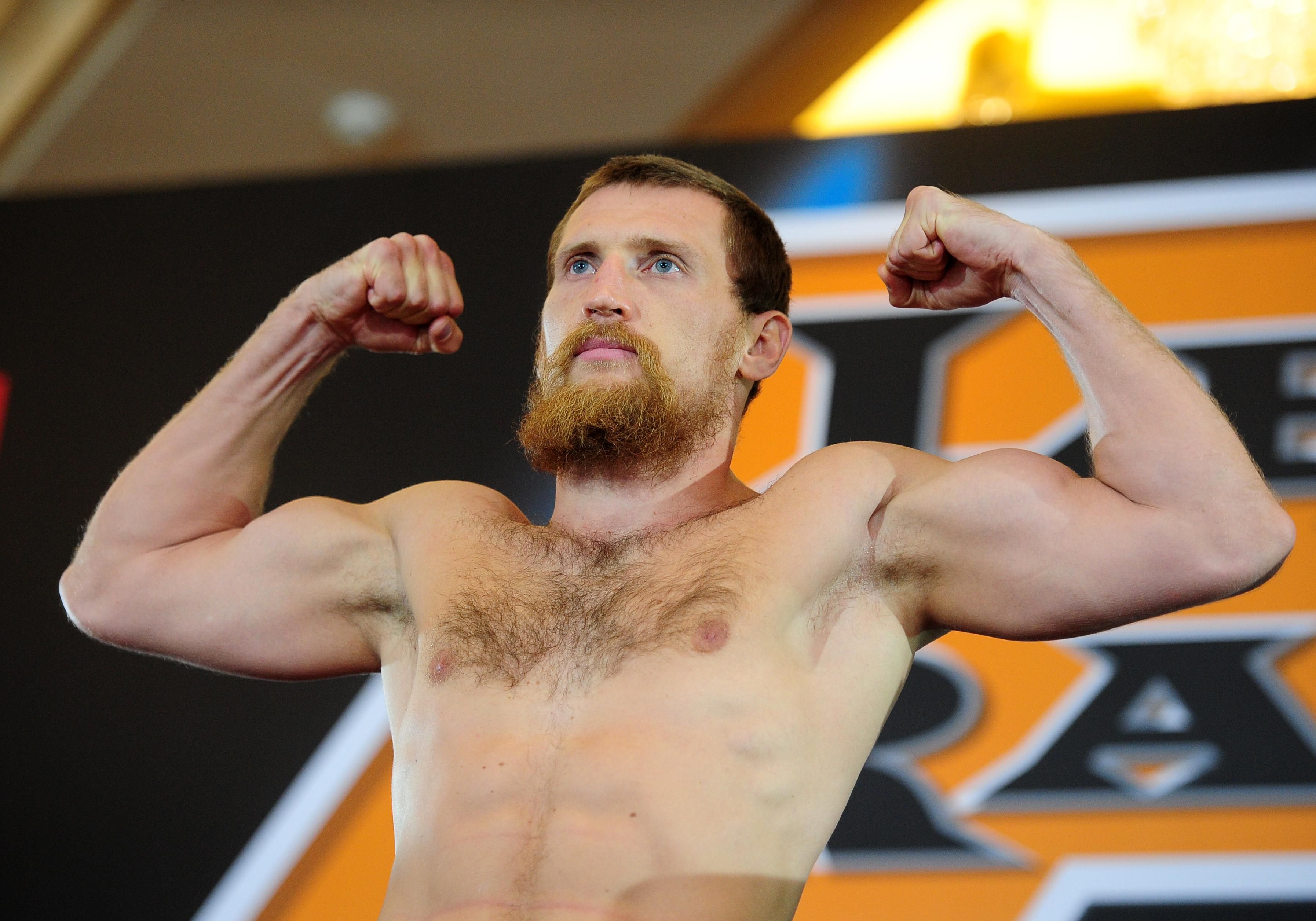 Зірковий російський боксер у кровавому бою зазнав нищівної поразки: відео Зірковий російський боксер у кровавому бою зазнав нищівної поразки: відео