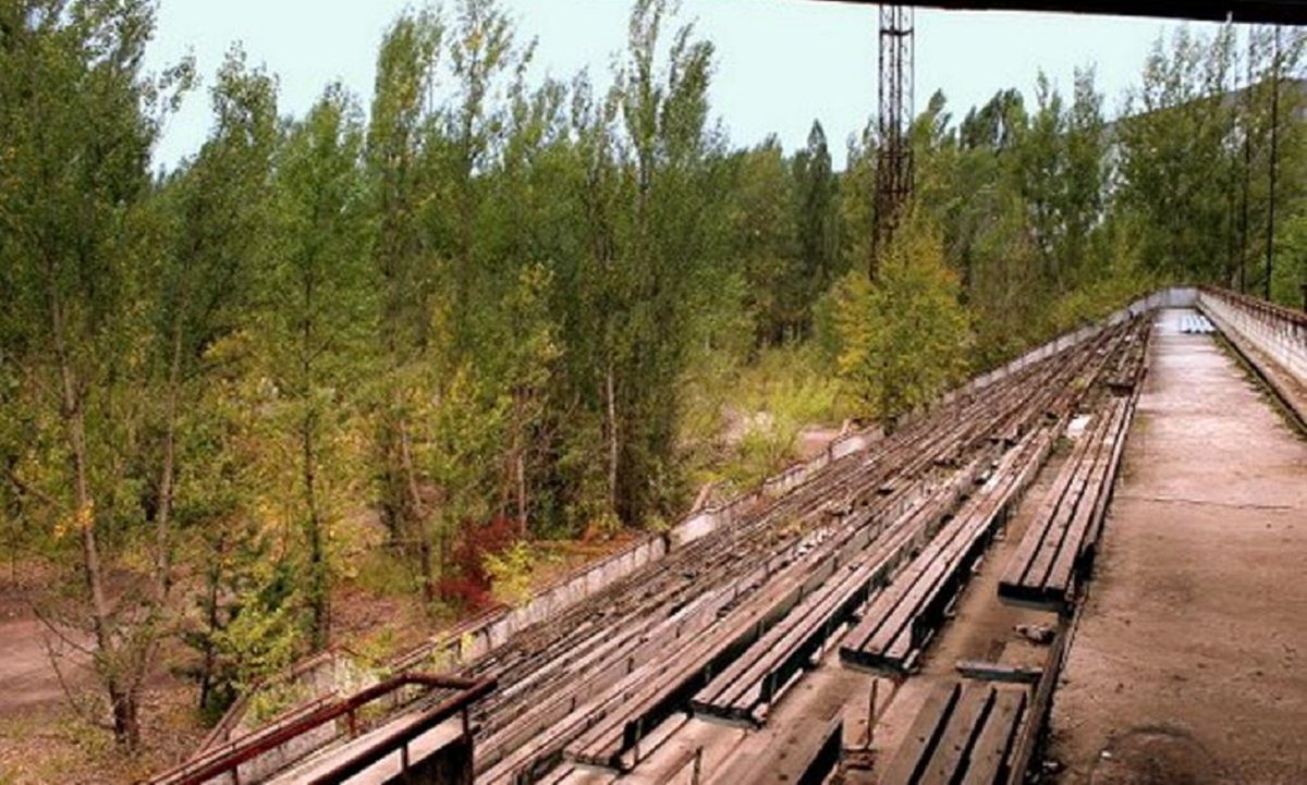 Как выглядит футбольный стадион в Припяти, который так и не открыли из-за аварии на ЧАЭС: видео