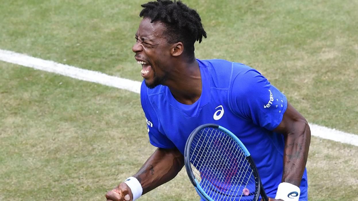 Французькому тенісисту Монфісу вдався дивовижний удар на трав'яному турнірі: відео Французькому тенісисту Монфісу вдався дивовижний удар на трав'яному турнірі: відео