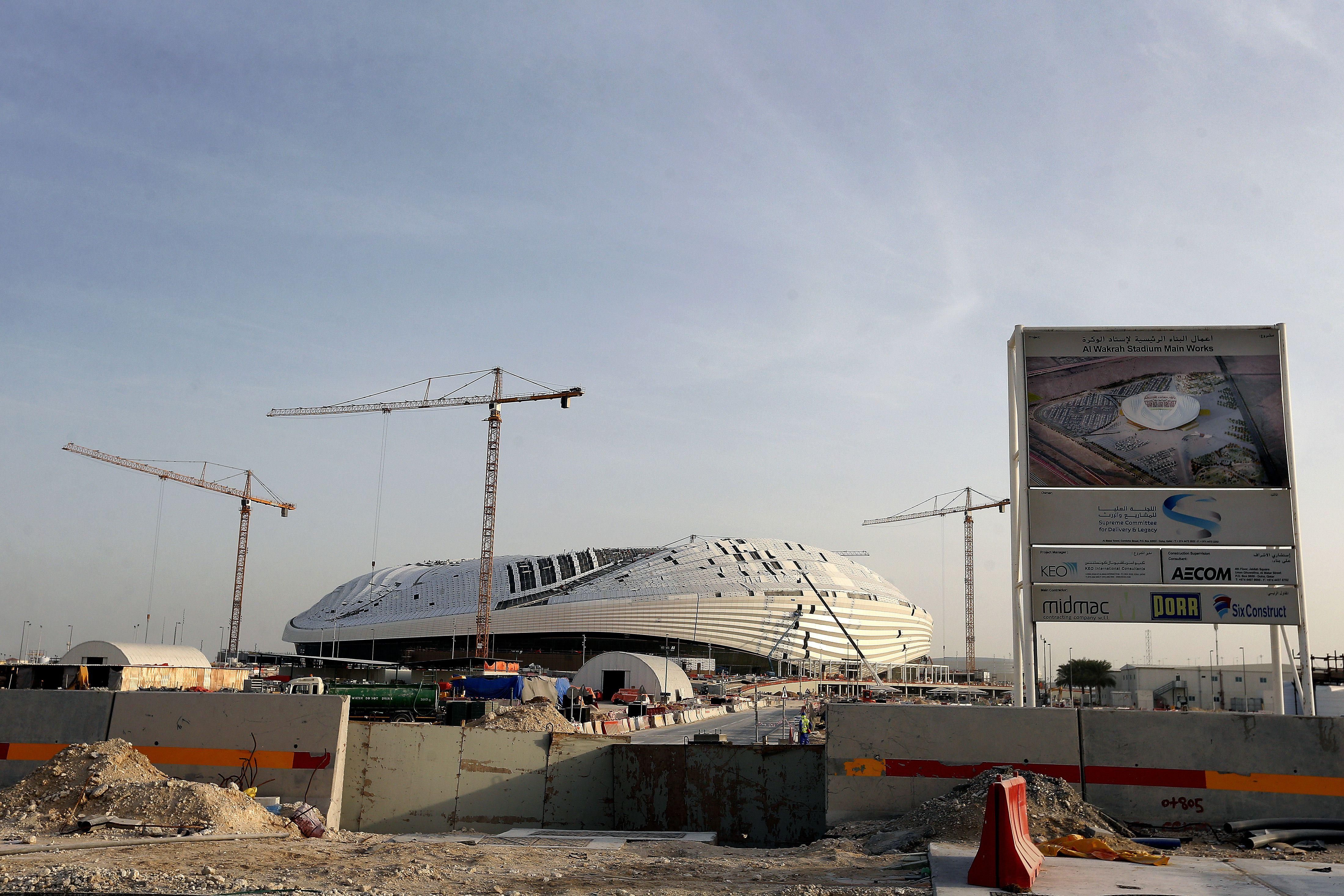 Во время строительства стадионов в Катаре к ЧМ-2022 погибли 1400 строителей из Непала