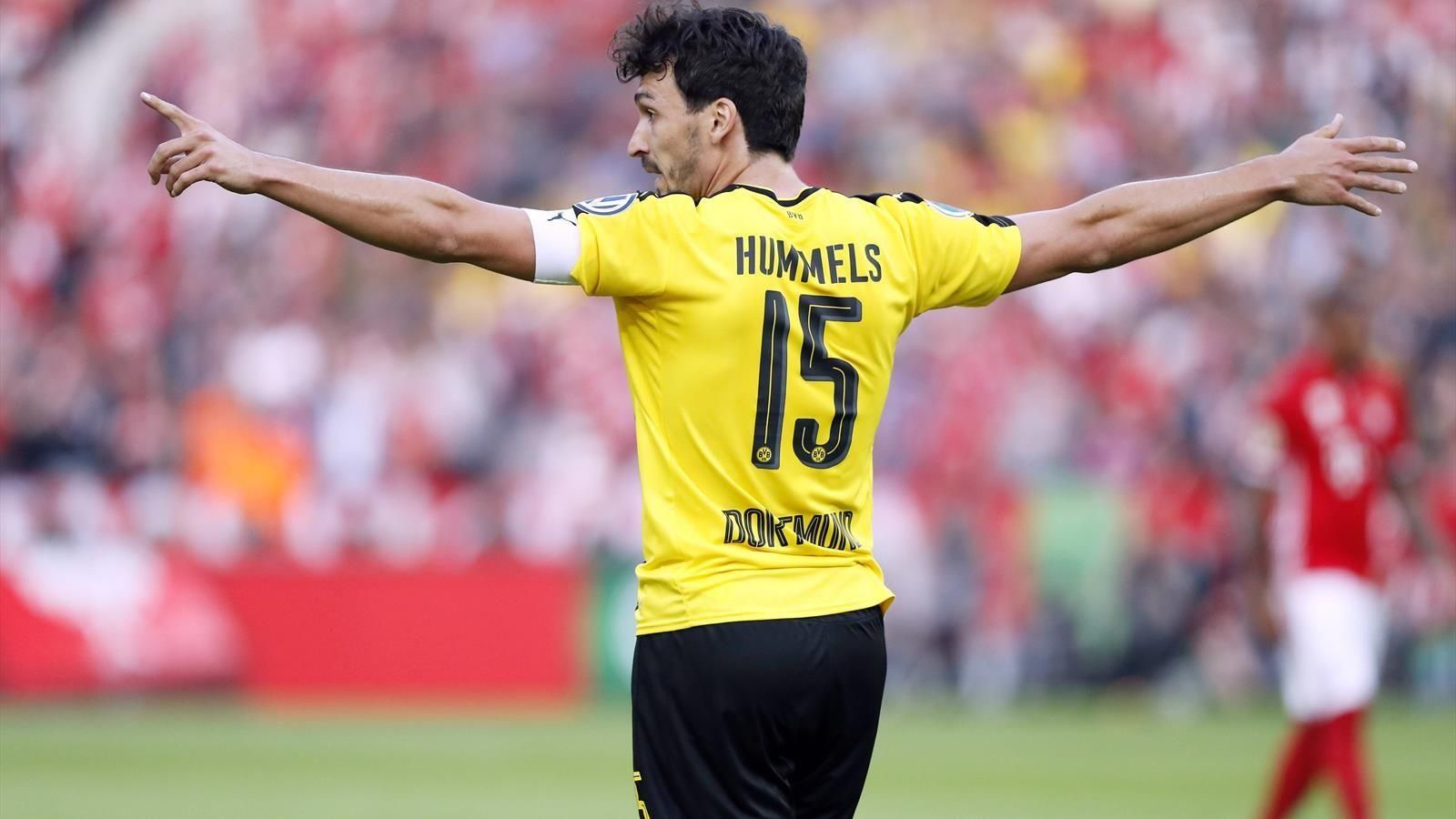 Матс Хуммельс повернувся до дортмундської "Боруссії" з "Баварії" Матс Хуммельс повернувся до дортмундської "Боруссії" з "Баварії"