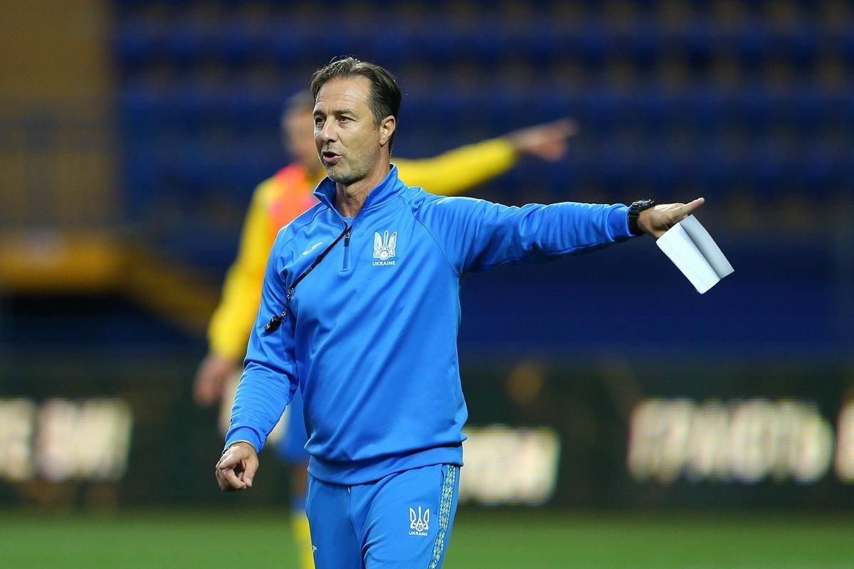 Инвестиция в будущее: тренер сборной Украины посоветовал "Милану" купить Миколенко