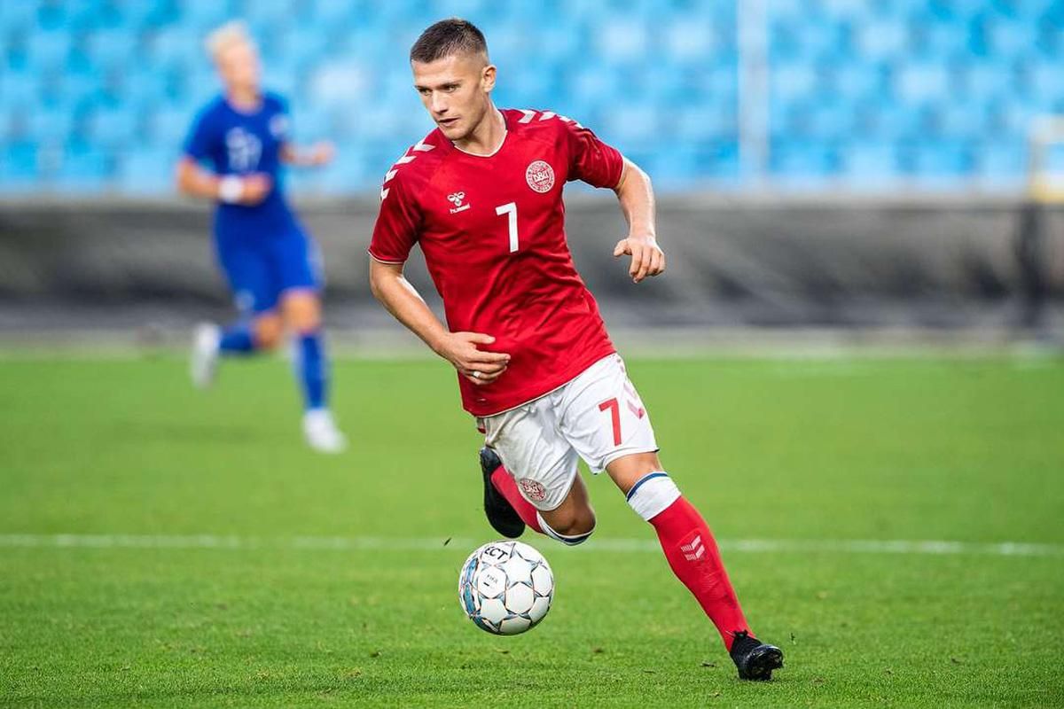 Футболист "Динамо" отдал роскошную голевую передачу на чемпионате Европы: видео Футболист "Динамо" отдал роскошную голевую передачу на чемпионате Европы: видео