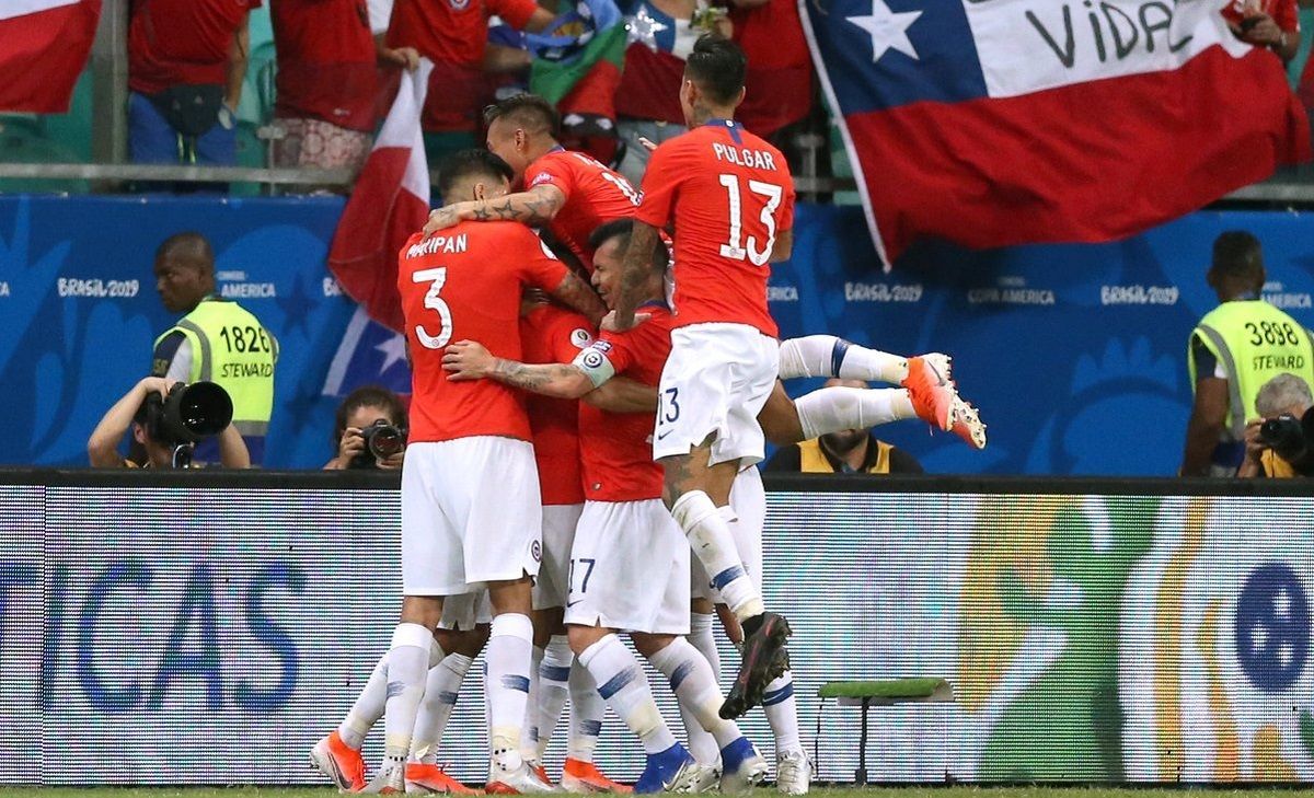 Копа Америка: збірна Чилі у напруженому матчі з Еквадором вийшла у плей-офф (відео)