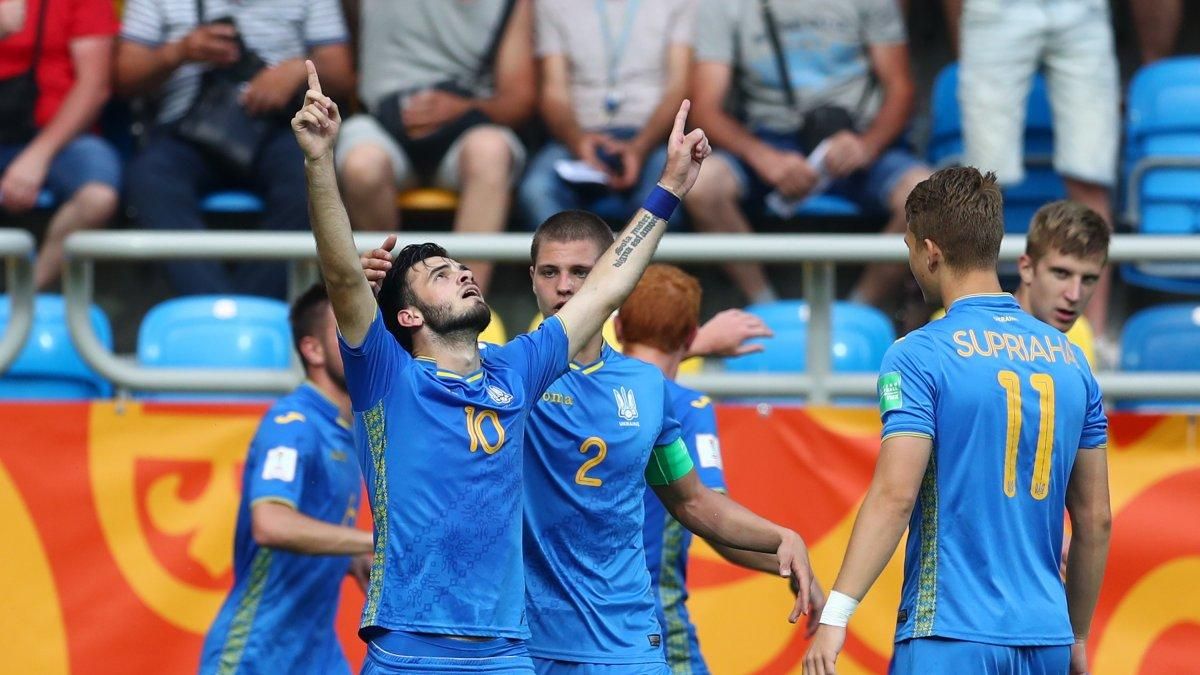 "Дніпро-1" офіційно підписав одразу трьох зіркових футболістів "Дніпро-1" офіційно підписав одразу трьох зіркових футболістів