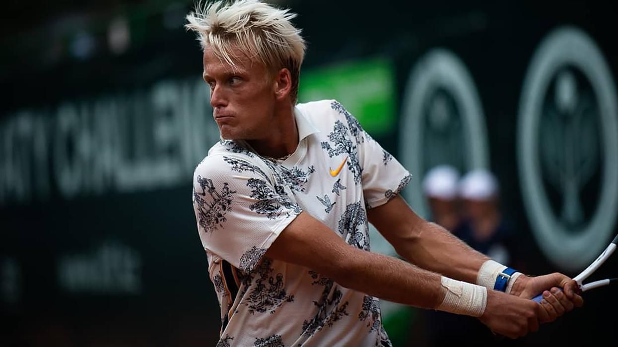 Австралийский теннисист разбил все свои ракетки после поражения на Уимблдоне: видео Австралийский теннисист разбил все свои ракетки после поражения на Уимблдоне: видео