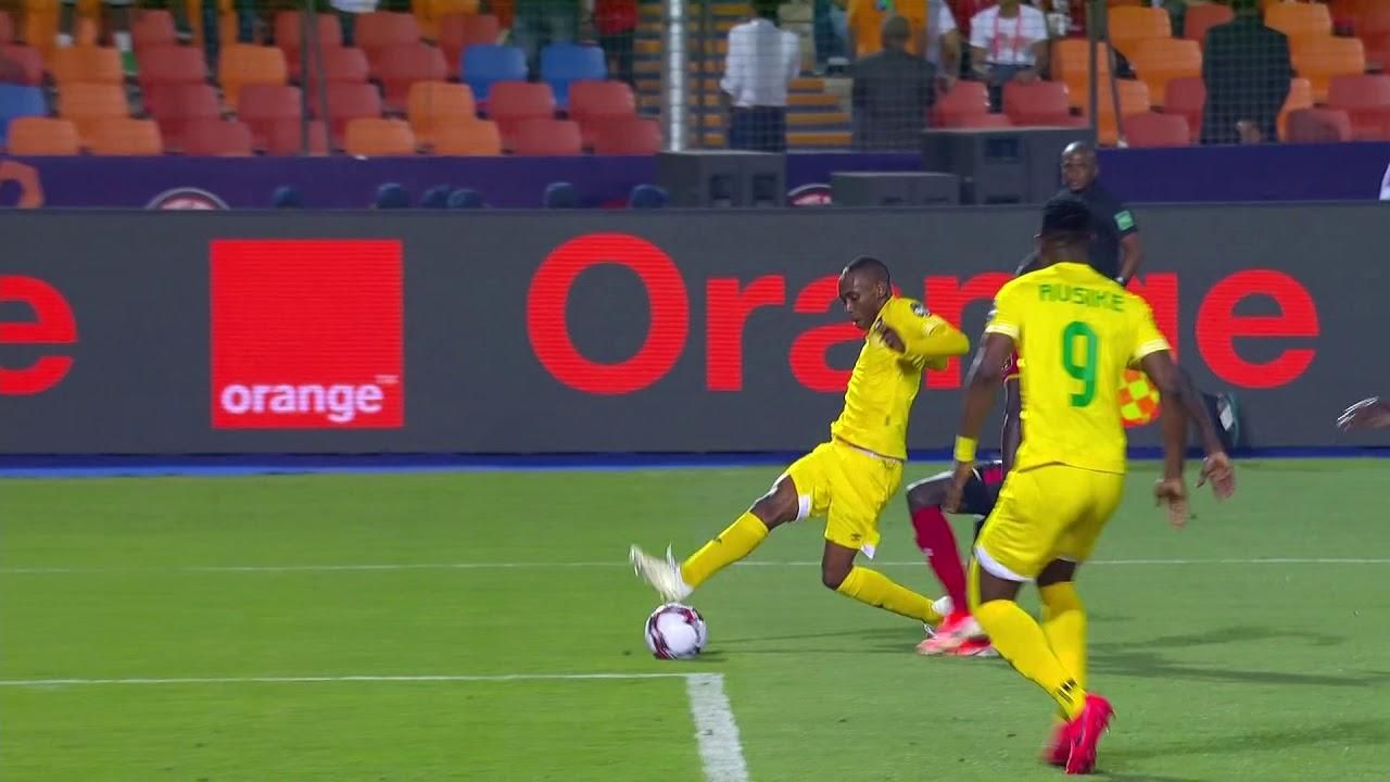 Під час матчу Кубку Африки м'яч відмовився залітати у ворота: курйозне відео