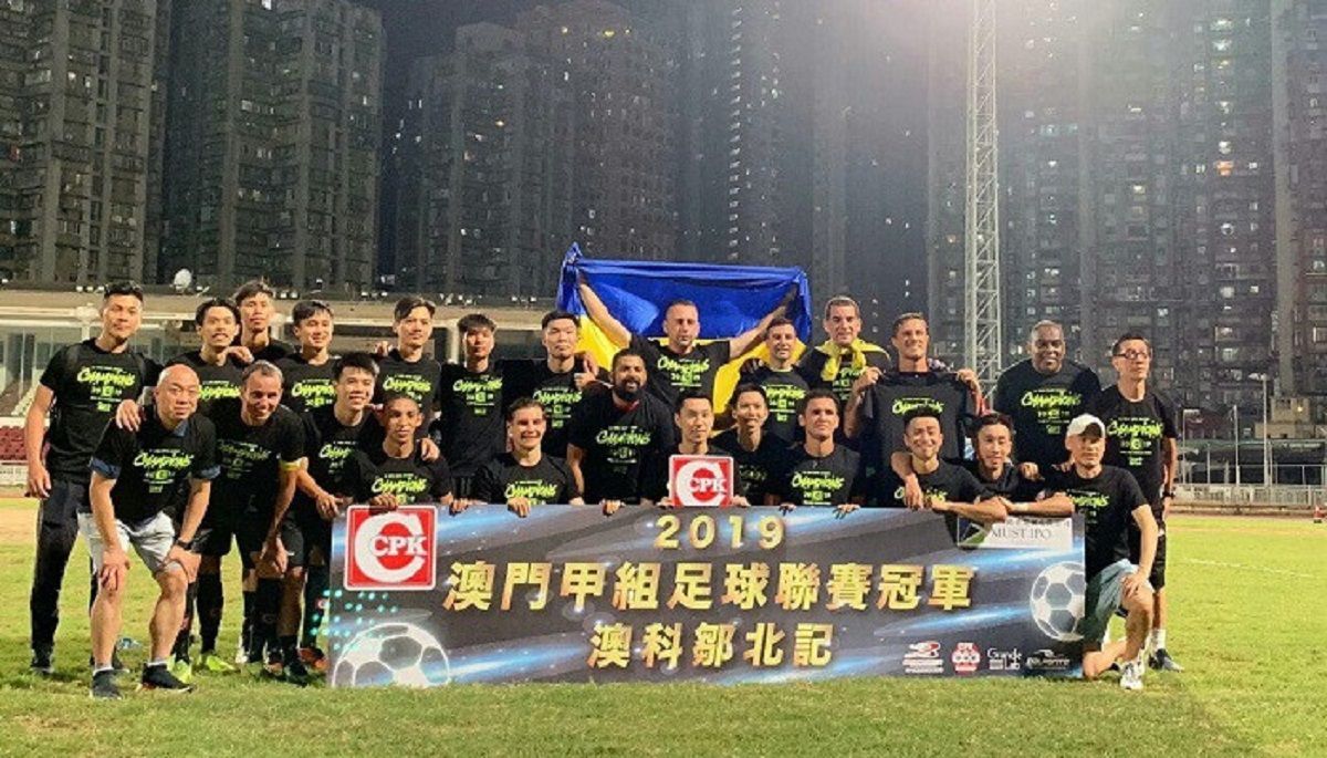 Український тренер виграв золото в екзотичному чемпіонаті з футболу Український тренер виграв золото в екзотичному чемпіонаті з футболу