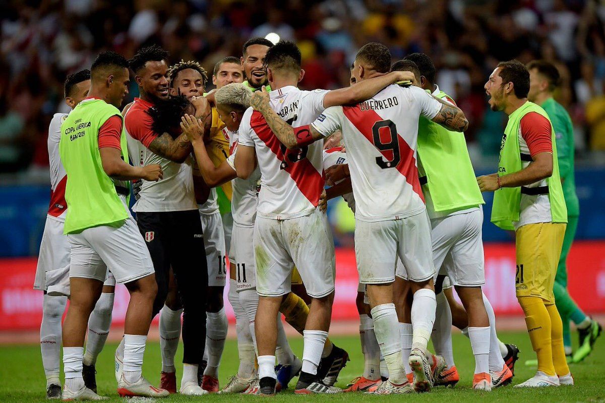 Арбитр не засчитал три гола Уругваю, который в итоге проиграл Перу на Копа Америка