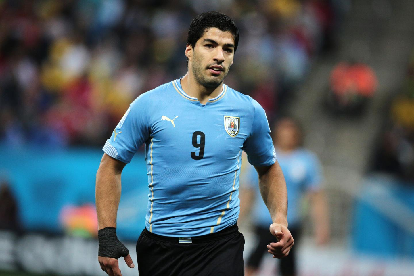 Звездный футболист "Барселоны" играл матчи Кубка Америки с переломом кисти