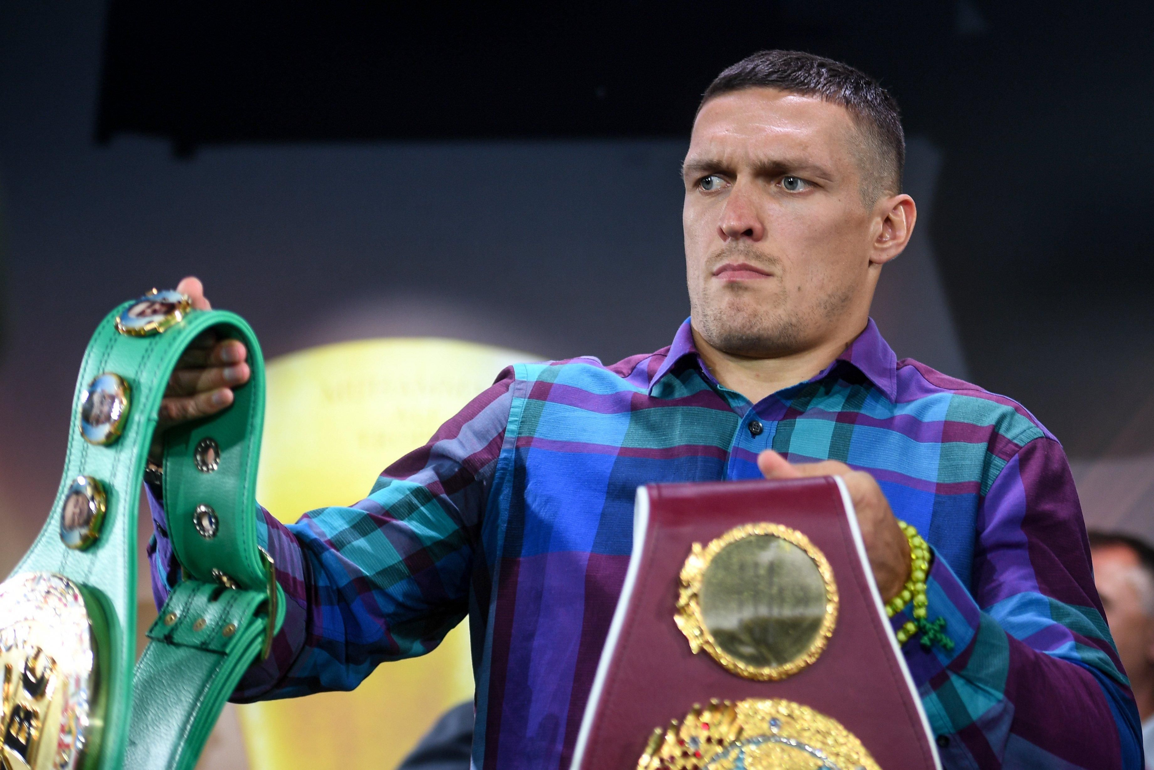 Усик продемонстрував м'язи після скандальної заяви Девіда Хея: фото Усик продемонстрував м'язи після скандальної заяви Девіда Хея: фото