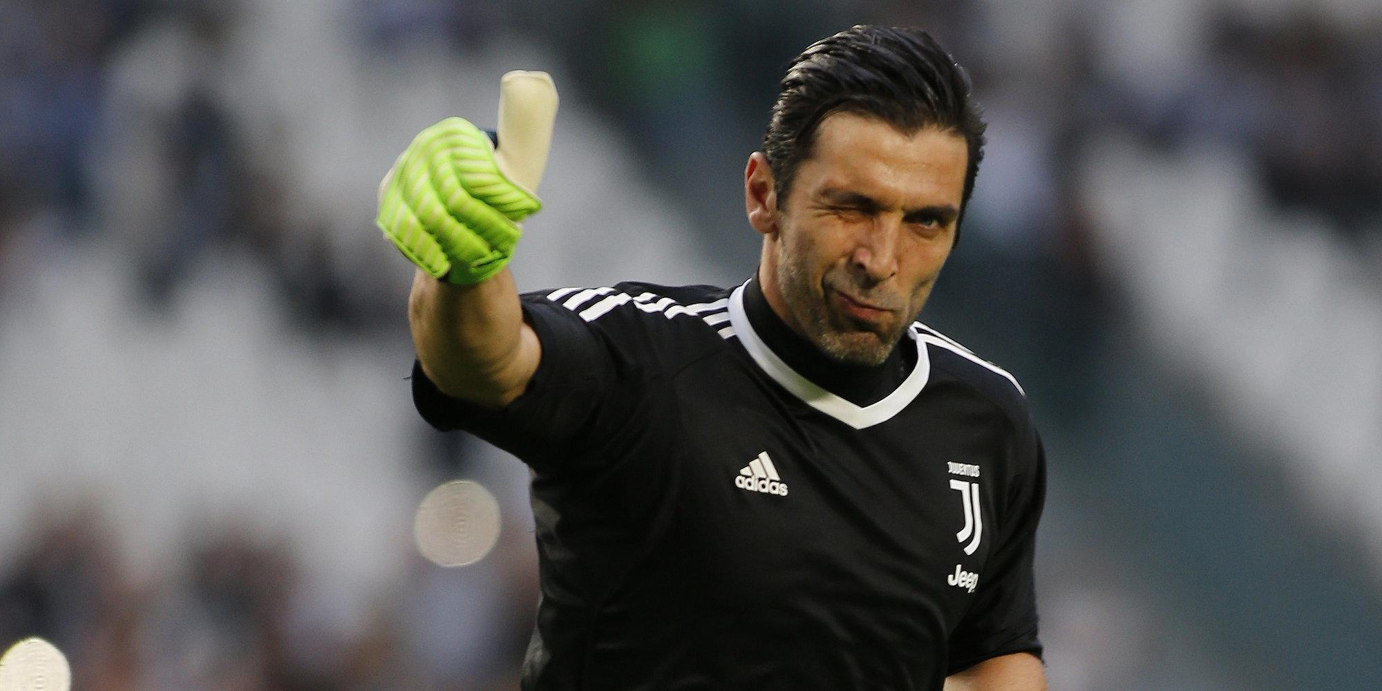 Легендарный вратарь официально возвращается в "Ювентус": видео