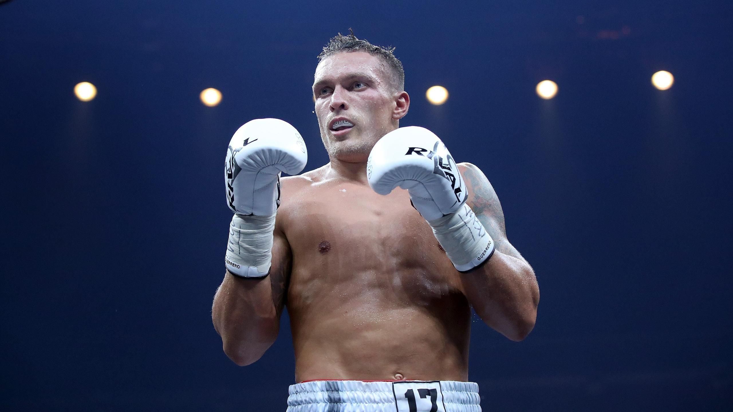 Усик после перехода в супертяжи продолжает доминировать в крузервейте: фото Усик после перехода в супертяжи продолжает доминировать в крузервейте: фото