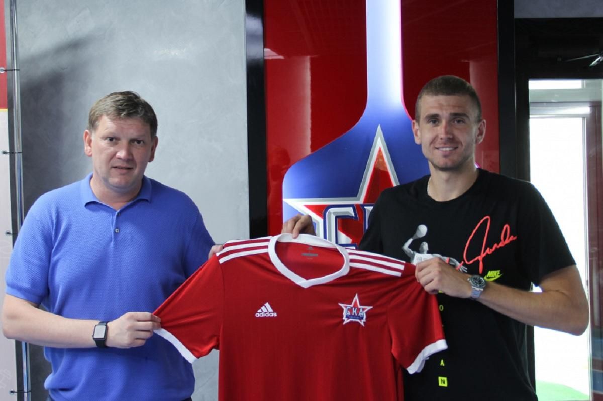 Ще один український футболіст перейшов у російський клуб Ще один український футболіст перейшов у російський клуб