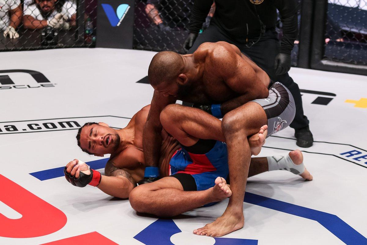 Джон Ховард блестящим нокаутом победил в главном событии PFL 4: видео