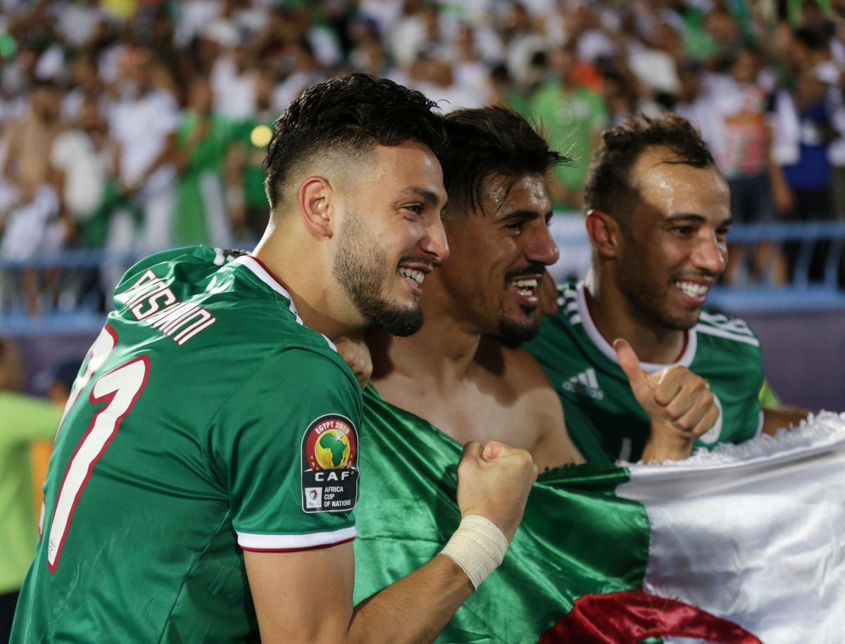 Футболист Алжира схватил соперника за руку и ударил себя по лицу: смешное видео