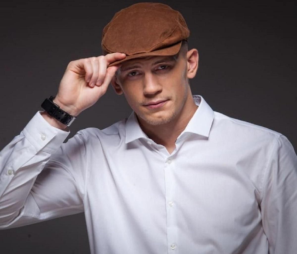 Фанат "Динамо", который выбежал на "Олимпийский" со свастикой, баллотируется в Верховную Раду Фанат "Динамо", который выбежал на "Олимпийский" со свастикой, баллотируется в Верховную Раду