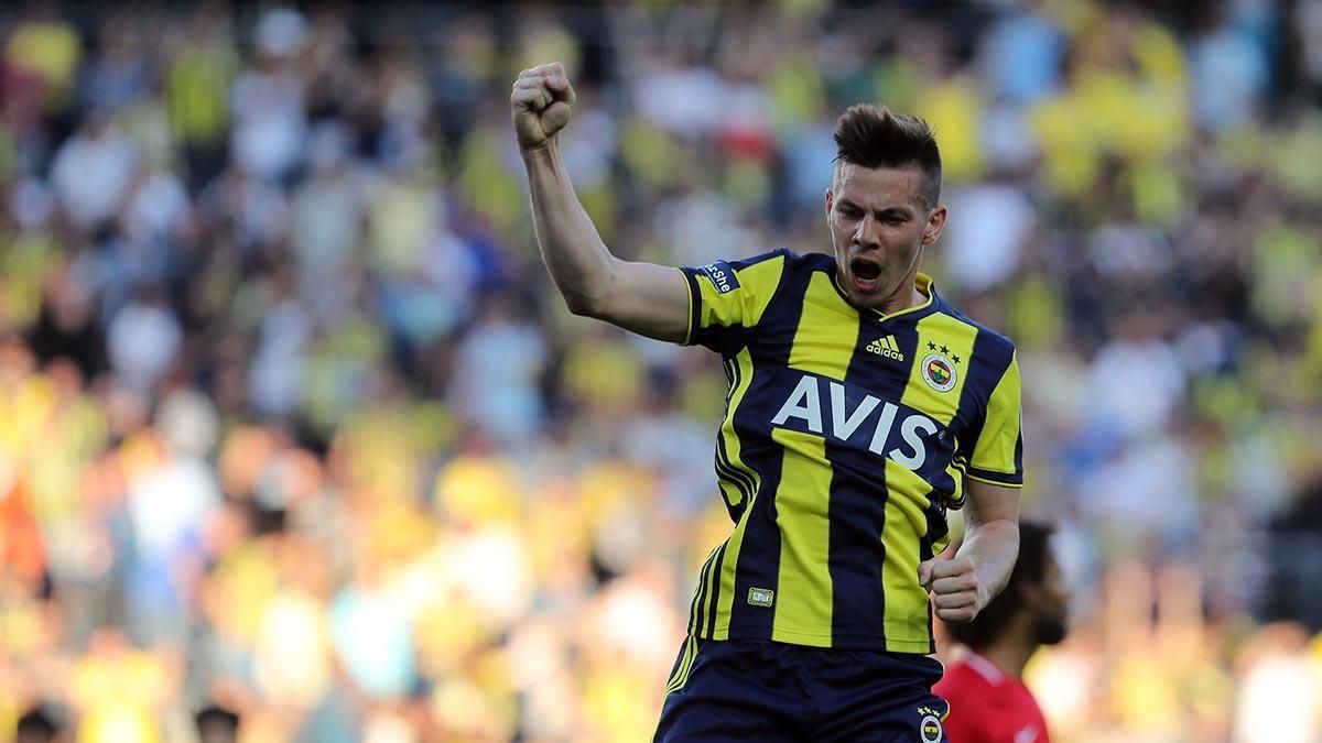 Российский клуб хочет перехватить у "Динамо" известного футболиста Российский клуб хочет перехватить у "Динамо" известного футболиста