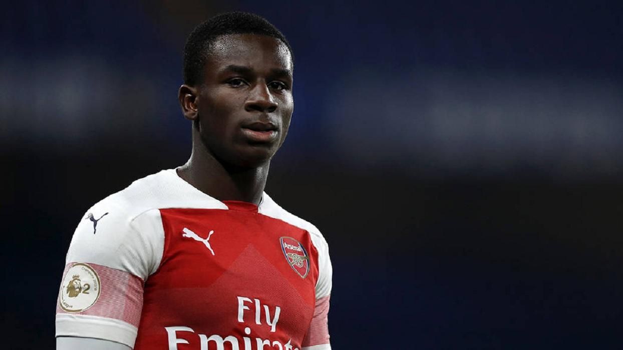 Футболіст "Арсеналу" зі сльозами покинув поле через расистські образи: відео Футболіст "Арсеналу" зі сльозами покинув поле через расистські образи: відео