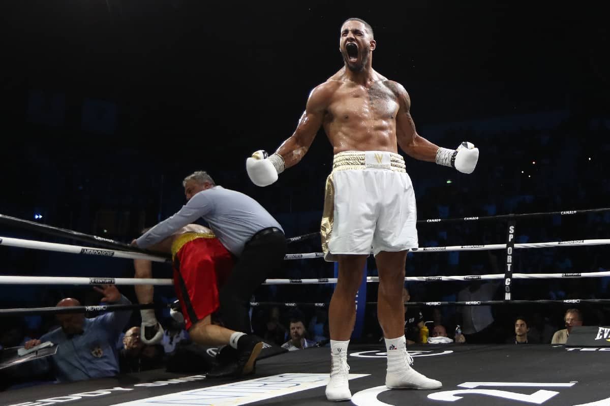 Олімпійський чемпіон Ріо жорстко нокаутував екс-українця: відео Олімпійський чемпіон Ріо жорстко нокаутував екс-українця: відео