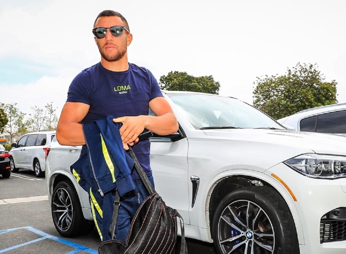 Ломаченко придбав розкішний автомобіль у Києві: відео Ломаченко придбав розкішний автомобіль у Києві: відео