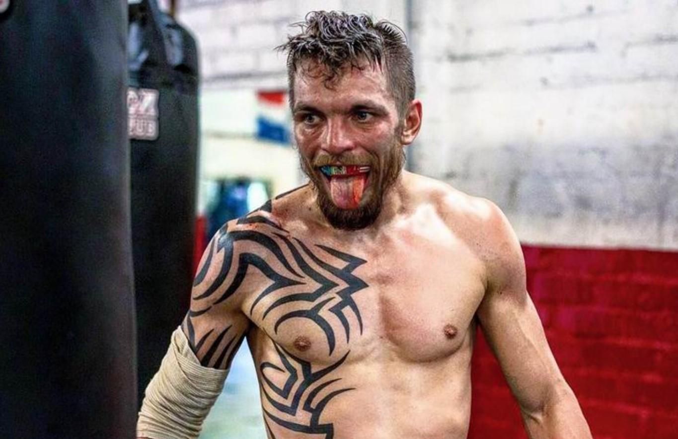 Український боксер Редкач зустрінеться із зірковим екс-чемпіоном у чотирьох вагових категоріях