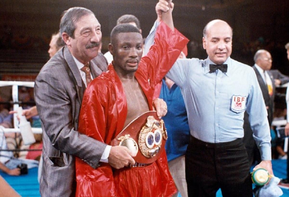 В США трагически погиб один из лучших боксеров мира Пернелл Уитакер В США трагически погиб один из лучших боксеров мира Пернелл Уитакер