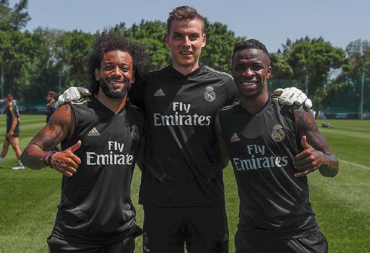 Зірка "Реалу" познущався на тренуванні над голкіпером збірної України: відео Зірка "Реалу" познущався на тренуванні над голкіпером збірної України: відео