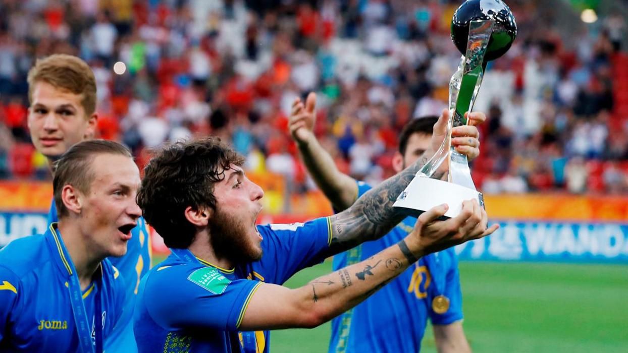 Зеленский вручил государственные награды футболистам сборной Украины U-20 Зеленский вручил государственные награды футболистам сборной Украины U-20