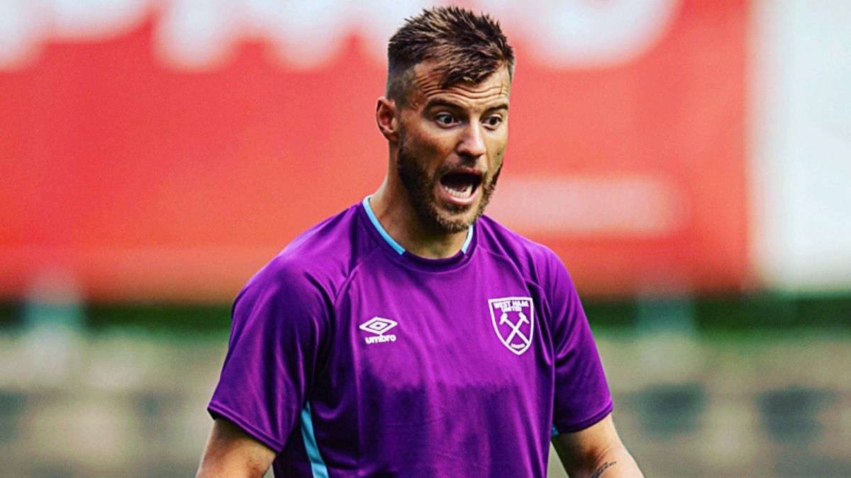 Ярмоленко віддав шикарний пас на партнера п'ятою, але той все зіпсував: відео Ярмоленко віддав шикарний пас на партнера п'ятою, але той все зіпсував: відео