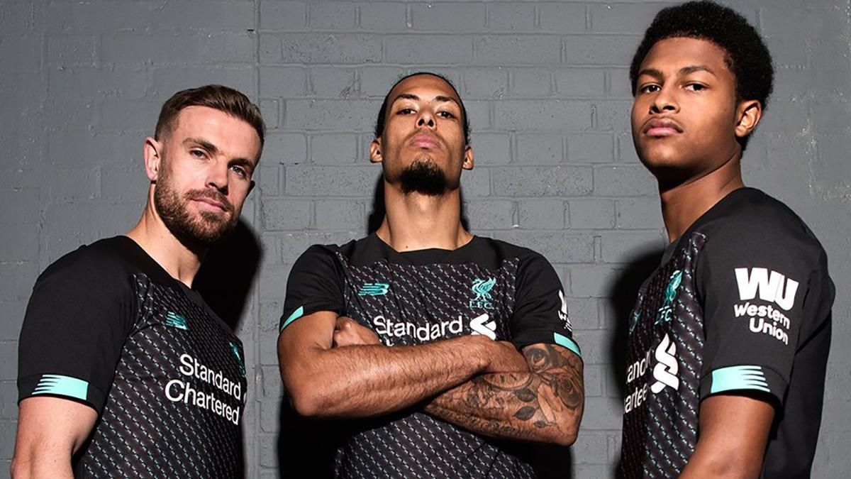 "Ливерпуль" удивил новым комплектом формы: фото "Ливерпуль" удивил новым комплектом формы: фото