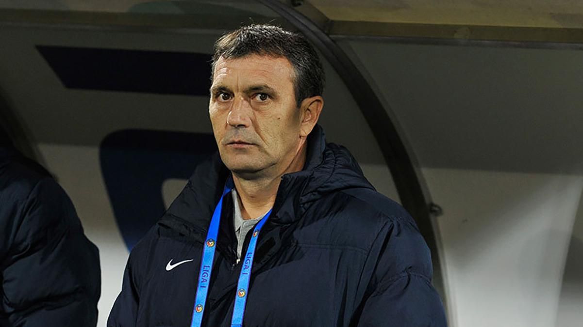 Главный тренер румынского "Динамо" перенес сердечный приступ во время матча: видео