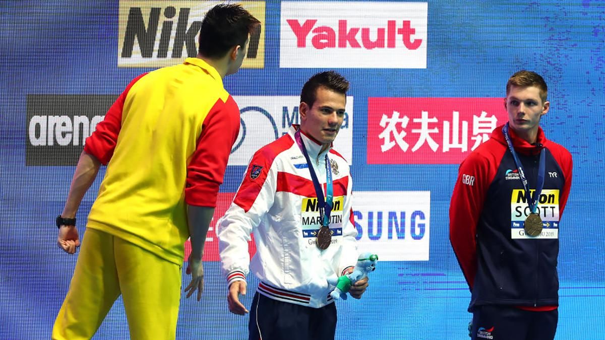 Олимпийский чемпион устроил горячую перепалку из-за соперника, который отказался пожать руку Олимпийский чемпион устроил горячую перепалку из-за соперника, который отказался пожать руку