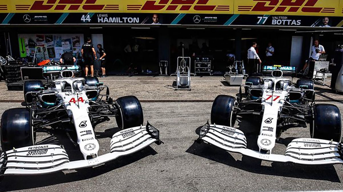 Mercedes представил особенную ливрею на свои болиды на Гран-при Германии: фото Mercedes представил особенную ливрею на свои болиды на Гран-при Германии: фото