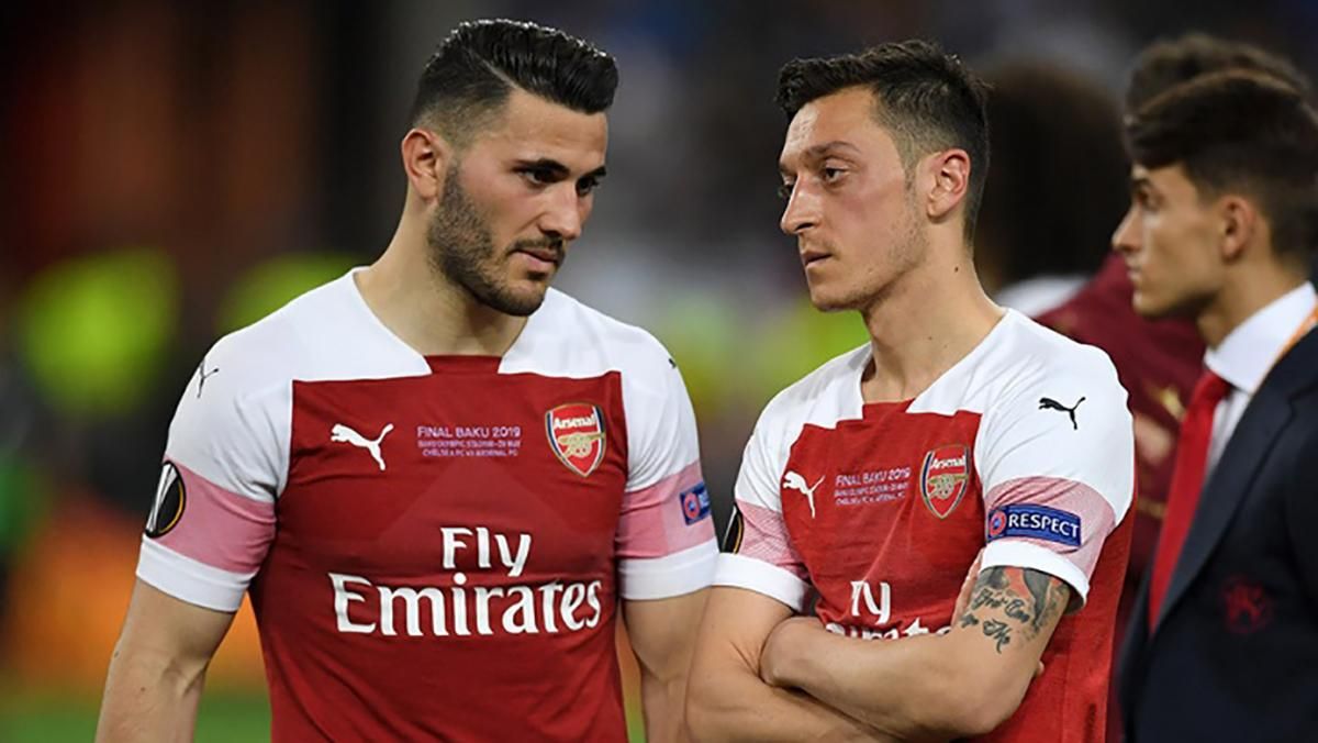 На звезду "Арсенала" совершили вооруженное нападение: видео На звезду "Арсенала" совершили вооруженное нападение: видео