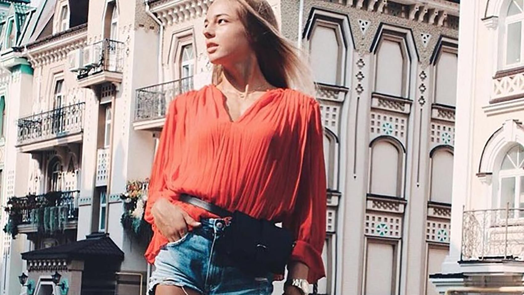 Красуня Білодід показала струнку фігуру у вишуканому червоному образі Красуня Білодід показала струнку фігуру у вишуканому червоному образі