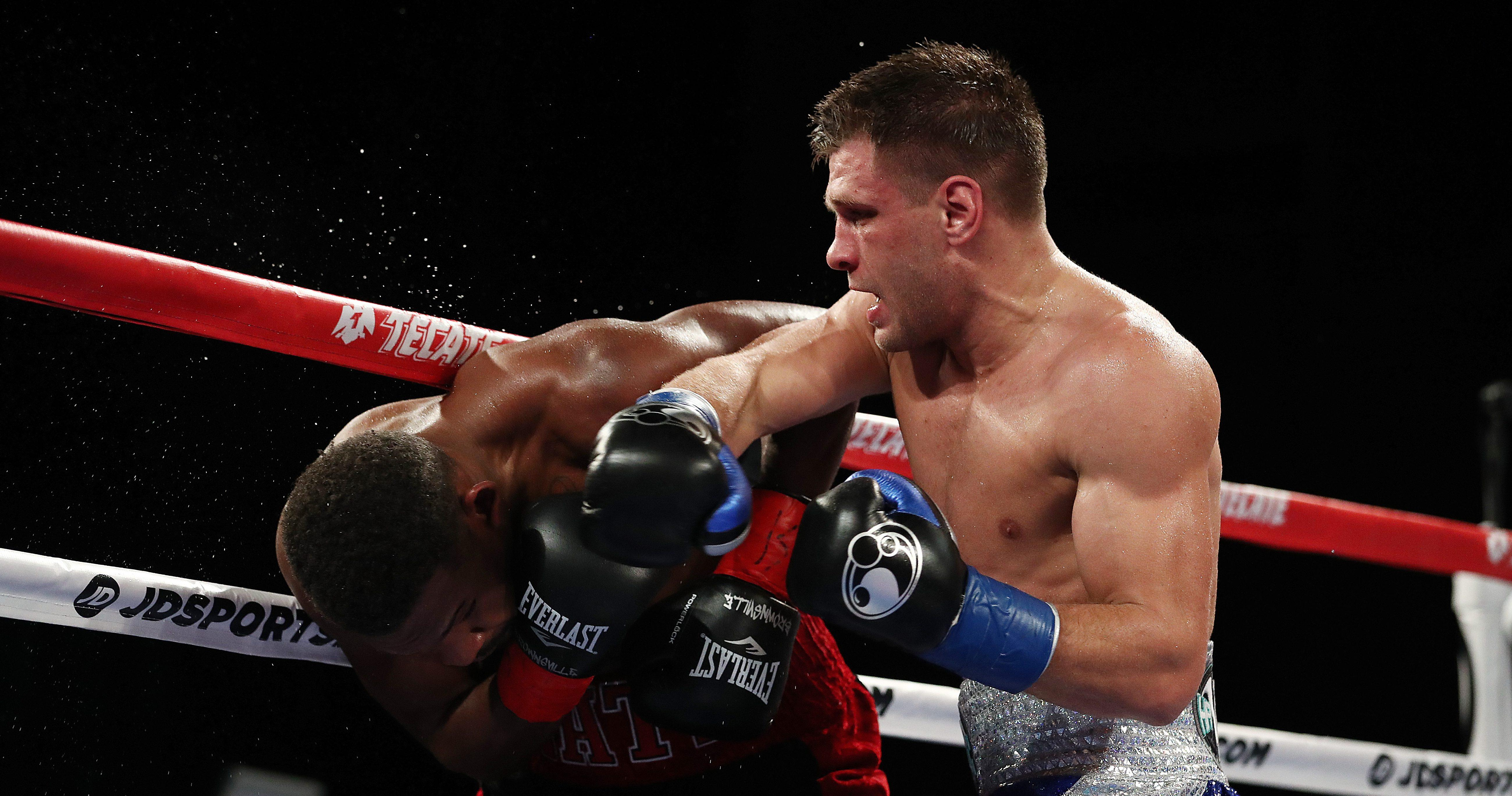 Звездный Альварес согласился на бой с Украинской Деревянченко