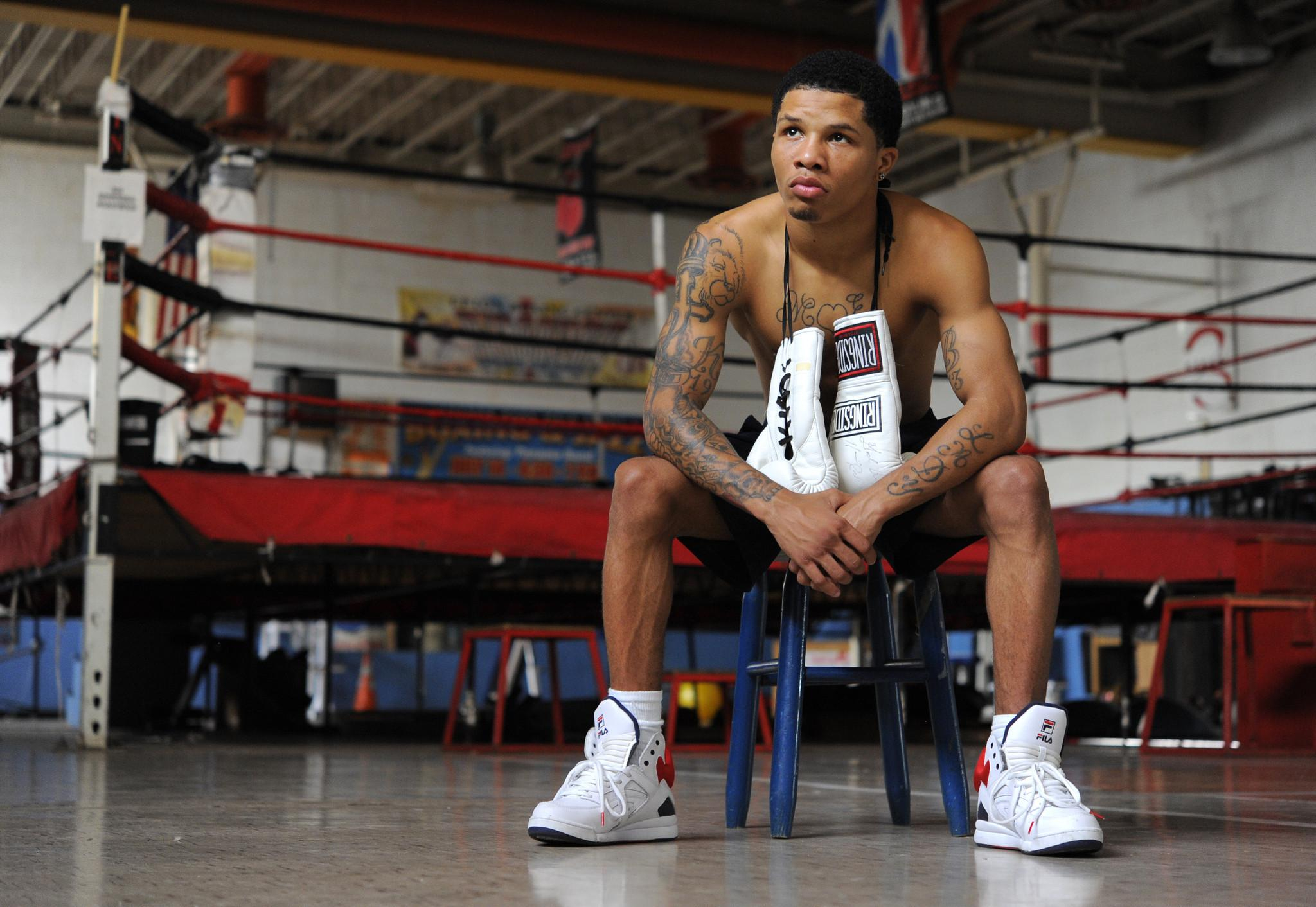 Вероятный соперник Ломаченка победил соперника ярким нокаутом во втором раунде: видео