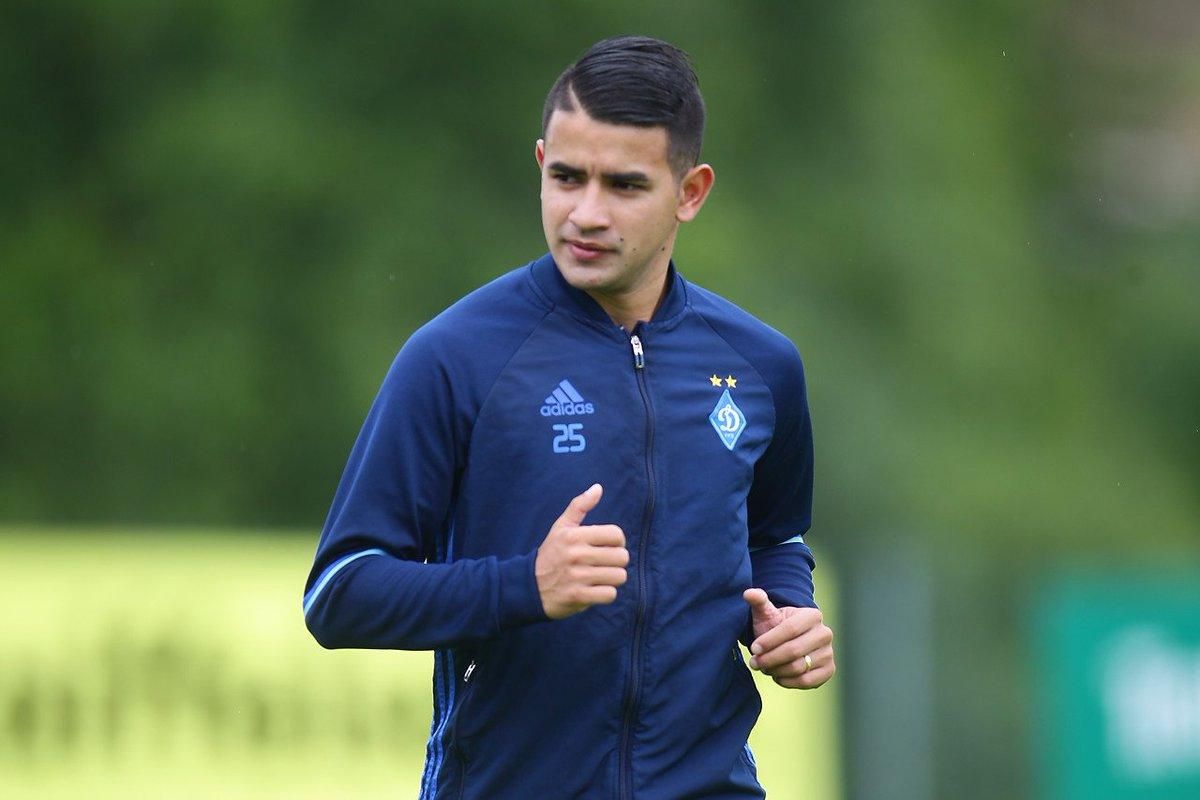 Футболіст "Динамо" відзначився ефектним голом за свою команду: відео Футболіст "Динамо" відзначився ефектним голом за свою команду: відео