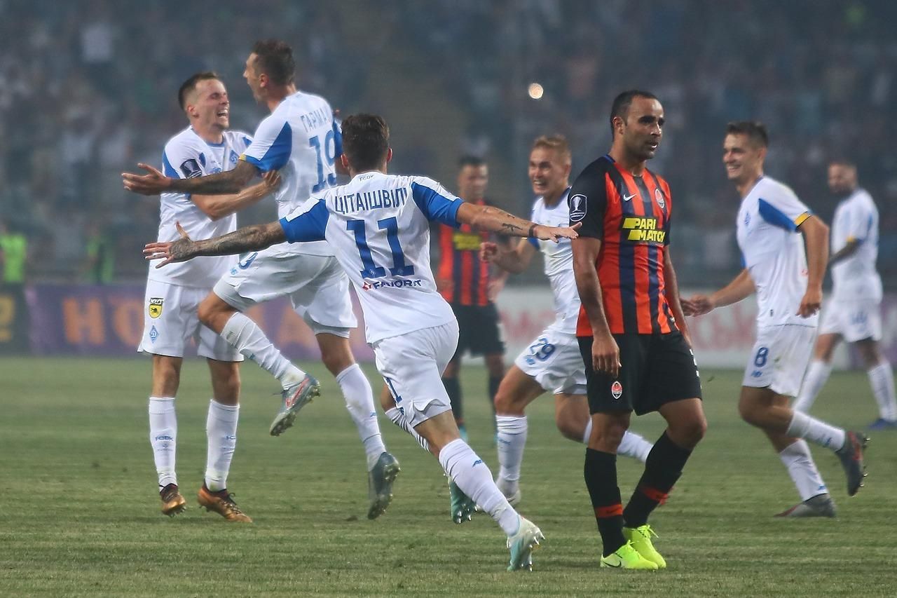 Гармаш знову показав жест фанатам "Шахтаря": фото Гармаш знову показав жест фанатам "Шахтаря": фото