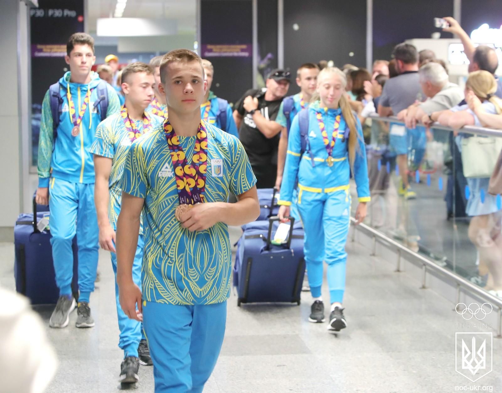 Як в Україні зустріли юних олімпійців після турніру в Баку-2019: фото з аеропорту