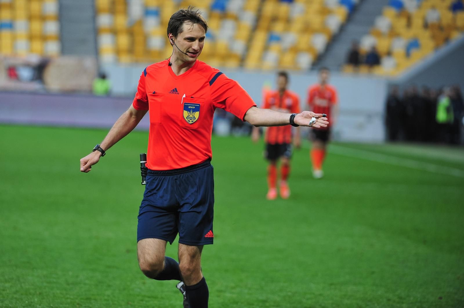 Українська бригада арбітрів буде працювати на матчі Ліги чемпіонів Українська бригада арбітрів буде працювати на матчі Ліги чемпіонів