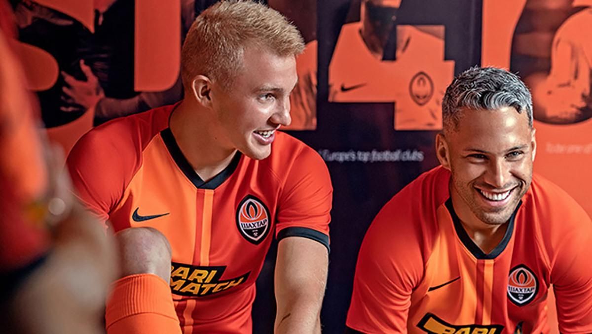 "Шахтер" представил исторический комплект формы: фото "Шахтер" представил исторический комплект формы: фото