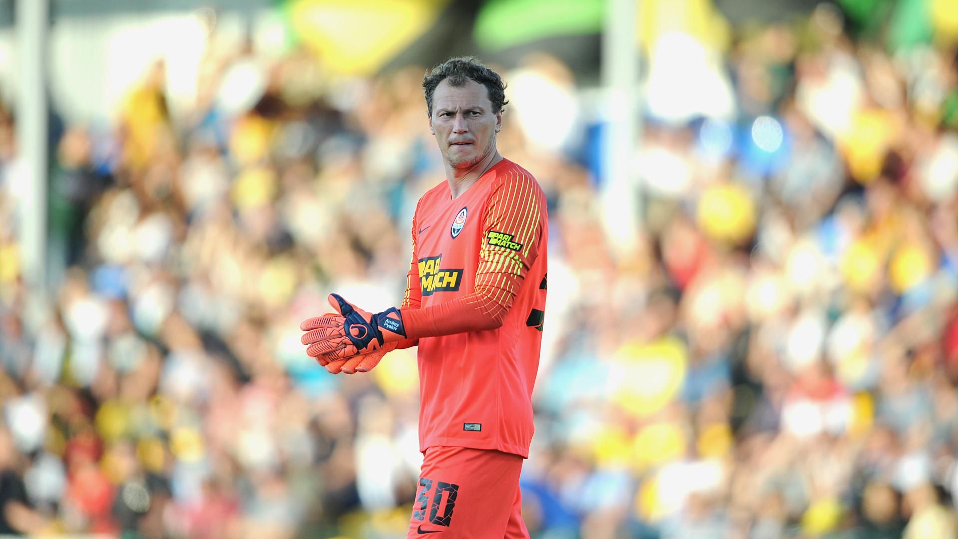 Воротар "Шахтаря" Пятов знявся в рекламі із закликом до мешканців окупованих територій: відео Воротар "Шахтаря" Пятов знявся в рекламі із закликом до мешканців окупованих територій: відео