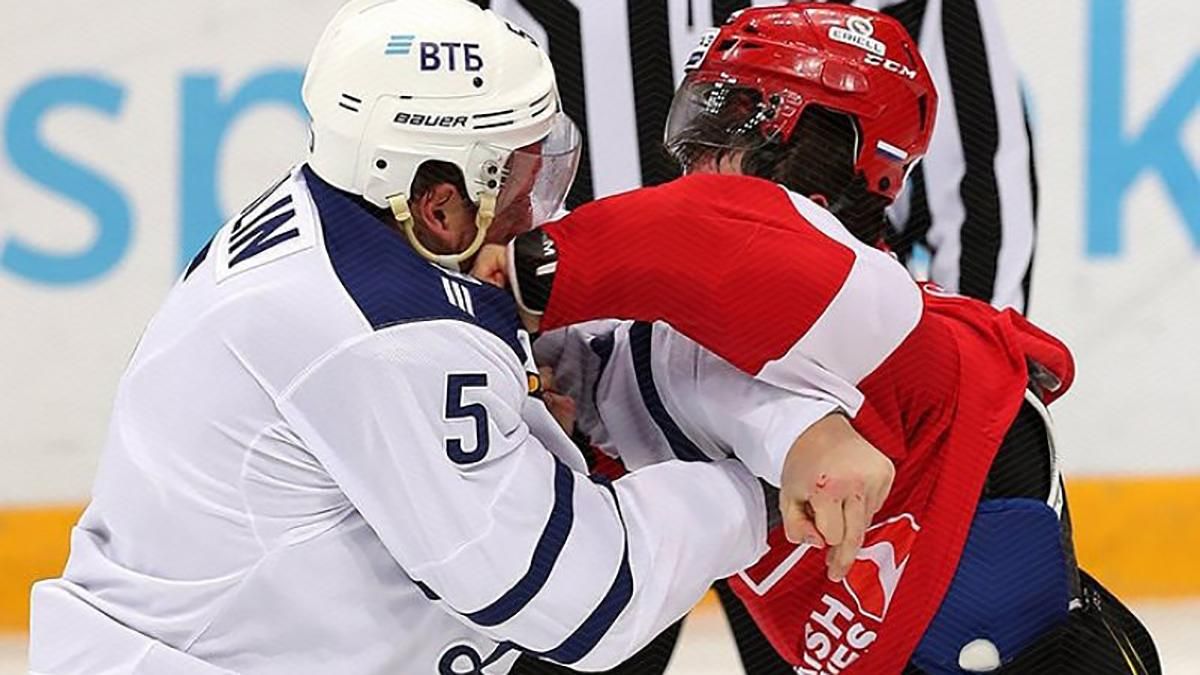 Хоккеисты устроили массовое побоище и получили серьезные дисквалификации: видео Хоккеисты устроили массовое побоище и получили серьезные дисквалификации: видео