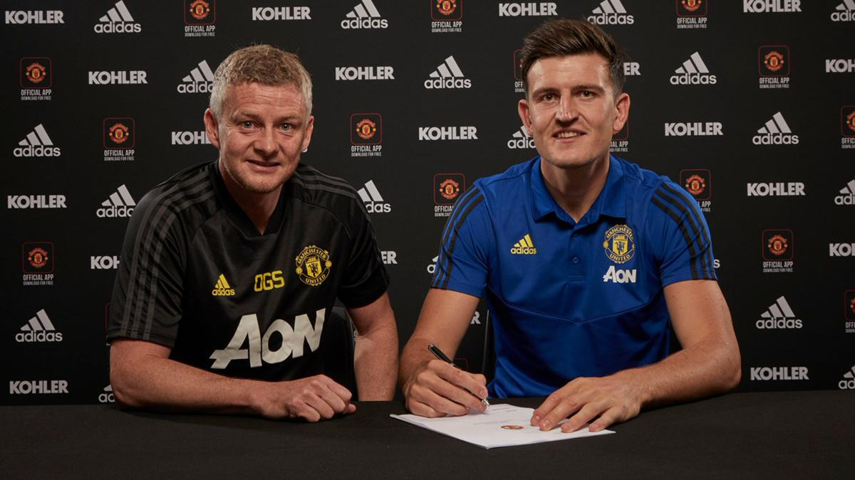 "Манчестер Юнайтед" приобрел Гарри Магуайра и установил исторический рекорд