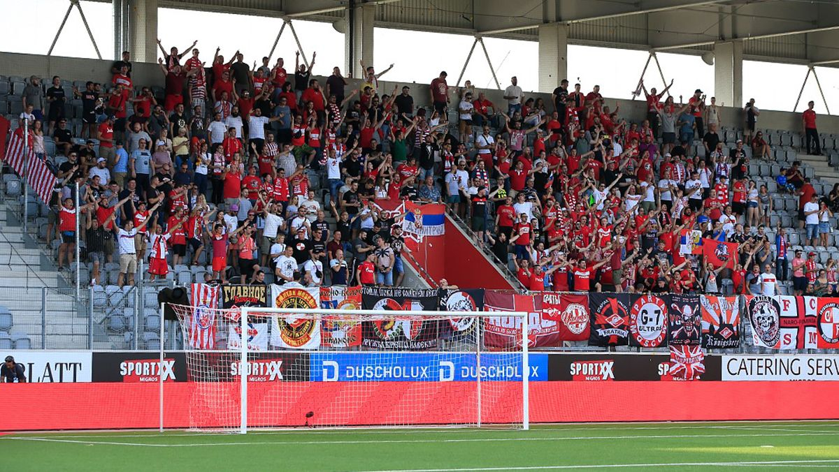 Фанатов "Спартака" заставили убрать изображение Путина на матче Лиги Европы: видео