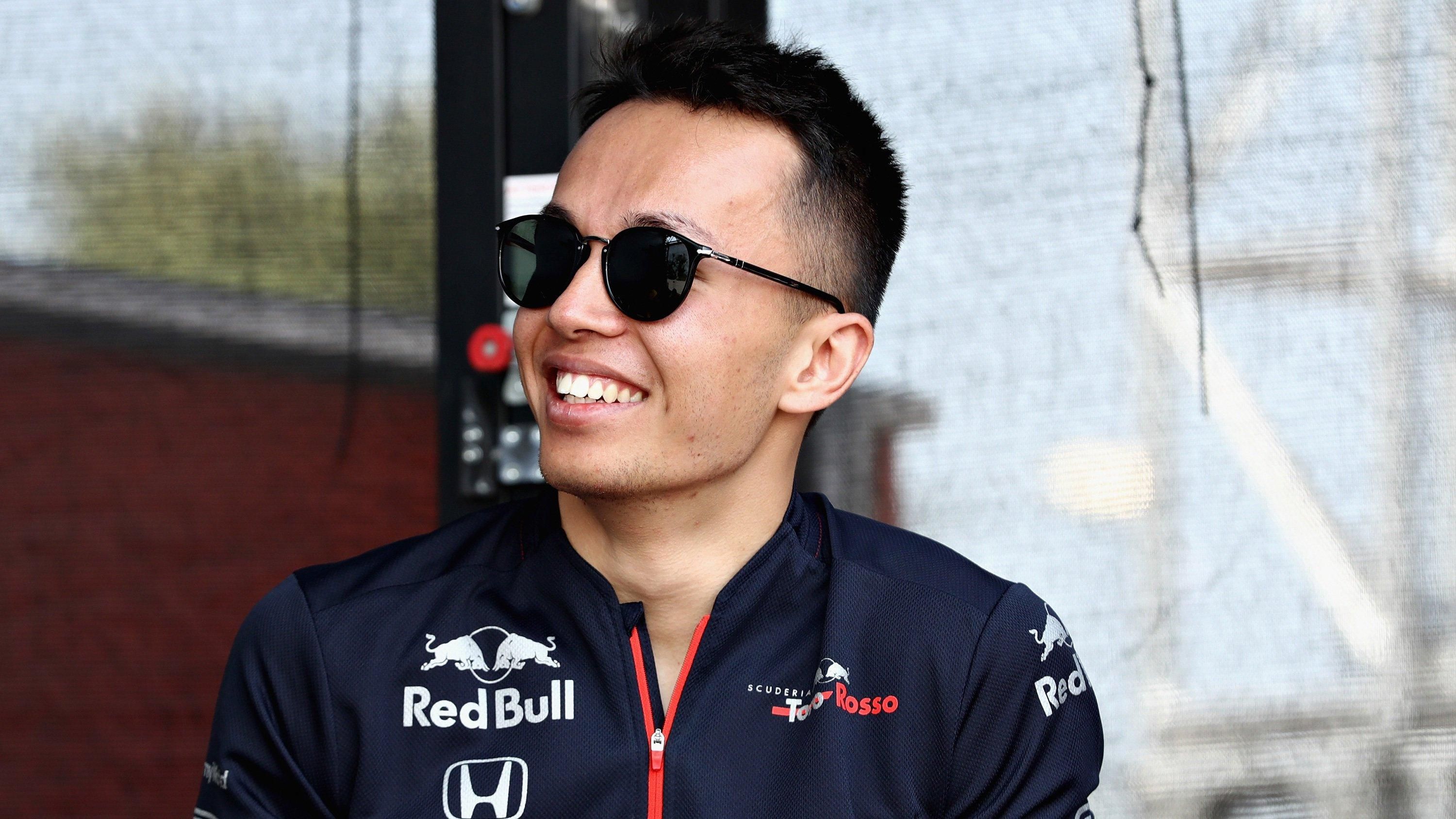 Команда Red Bull решила поменять пилота посреди сезона Формулы-1